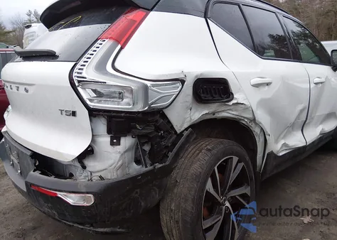 2022 Volvo Xc40 T5 R-Design из США, поврежденный, VIN YV4162UM1N2722954